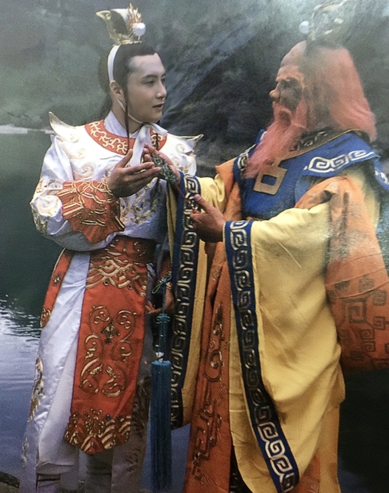 西游记:白龙马与汽车赛跑失控,徐少华惊吓受伤,杨洁特意改细节成就