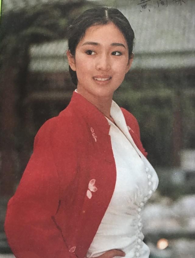 巩俐:年轻时有多美?童颜玉女"蚂蚁腰",微微一笑最难忘插图8