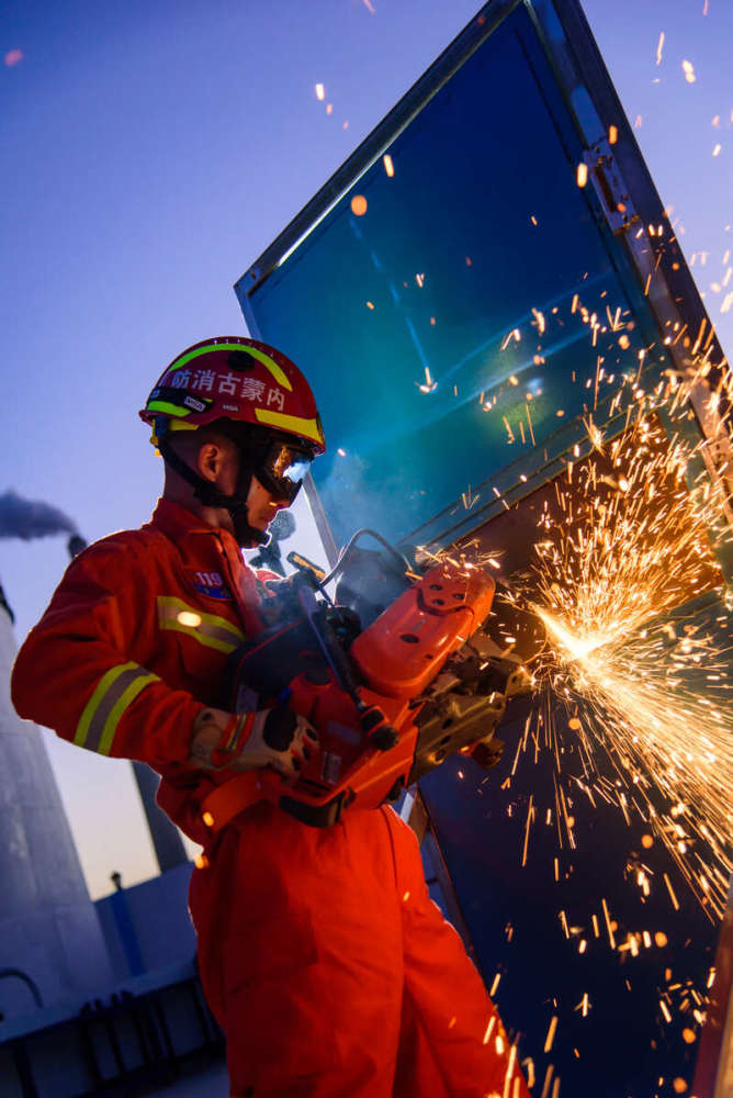 最美"火焰蓝" 护卫亮丽北疆内蒙古