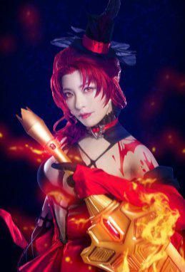 作有《秦时明月》焱妃,《王者荣耀》阿轲和公孙离,经常cos些动漫角色