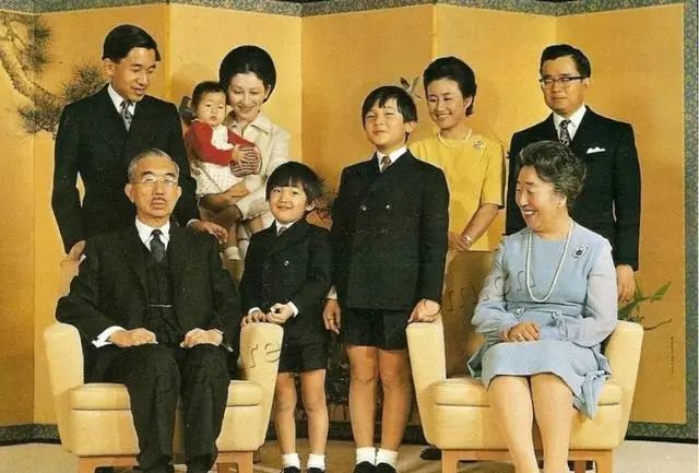 人恒敬之,希望女儿将来能够敬人,爱人,决定取名为爱子,称号敬宫,徽印