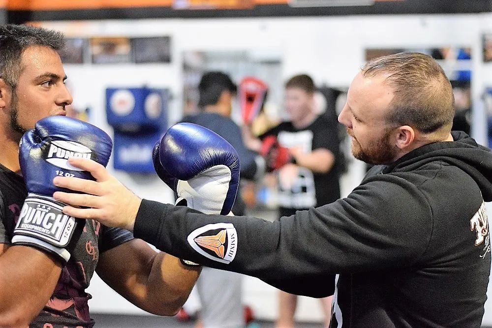 刺拳打不到人简单3招改变小尴尬