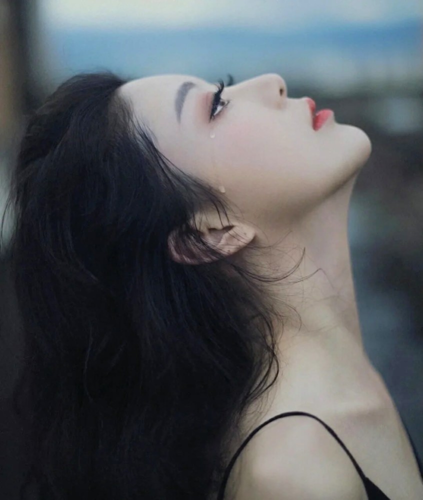 真人女生头像总有一些人原本只是生命的过客后来却成了记忆的常客