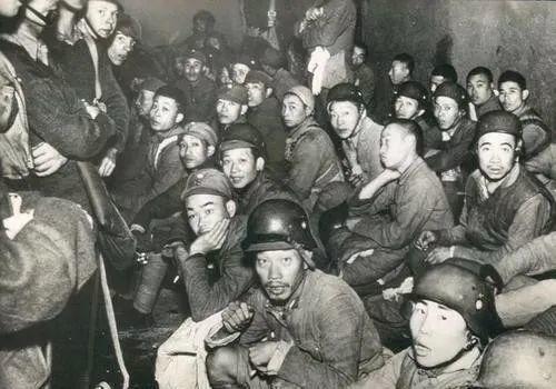 最近大热的电影《八佰》的原型就是当时抗击日寇的四行孤军.