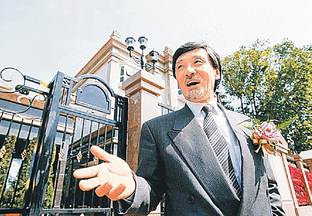 林青霞张艾嘉麦嘉等人聚餐缅怀已故的石天为他留位斟酒夹菜