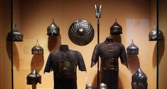 清朝军队非常强悍,八旗军的头盔上,为何总有一根避雷针?