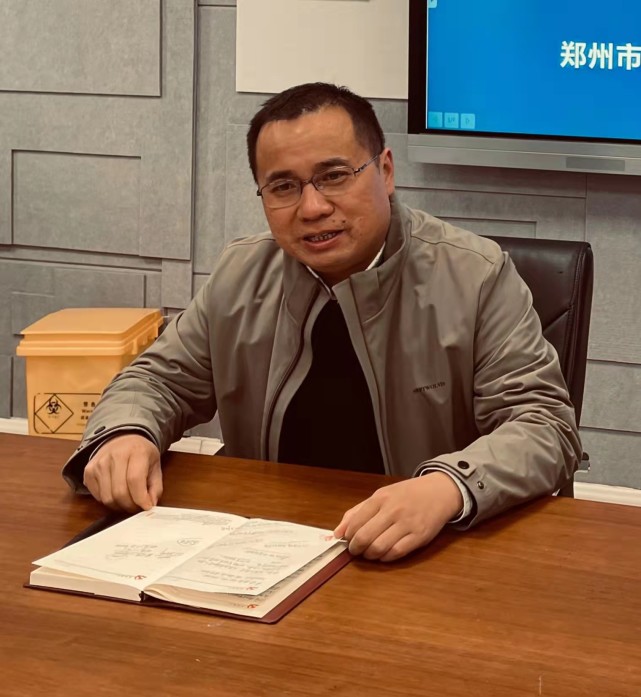 学校政教处主任张坤主持会议