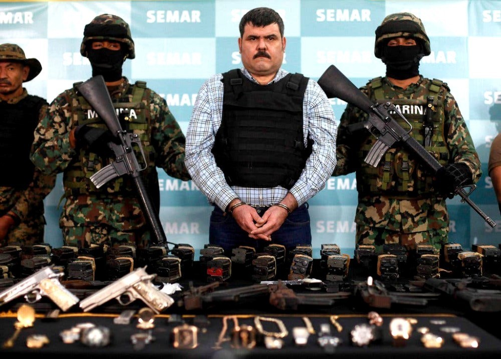 墨西哥装甲车撞入监狱与警察激战1小时引爆炸弹救走9名罪犯