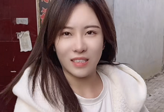 近段时间,大奔姐偶遇了同为郑州网红的妮可小姐姐,也体验了一把哈士奇