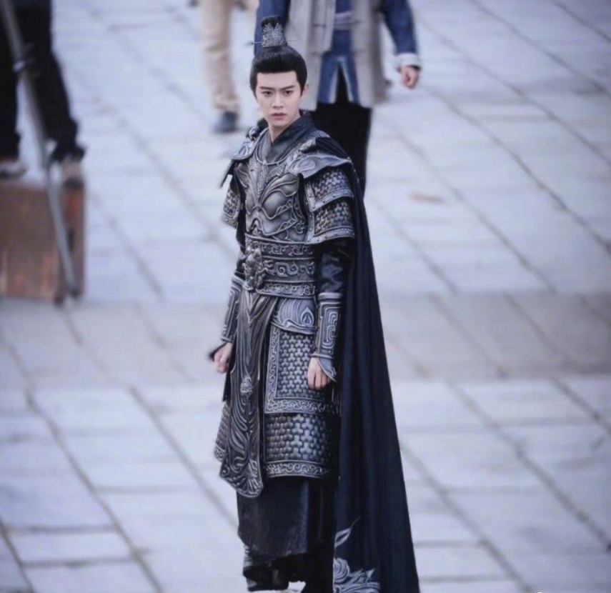 任嘉伦:古装界的扛把子,《请君》将军造型好帅,梦回周生辰