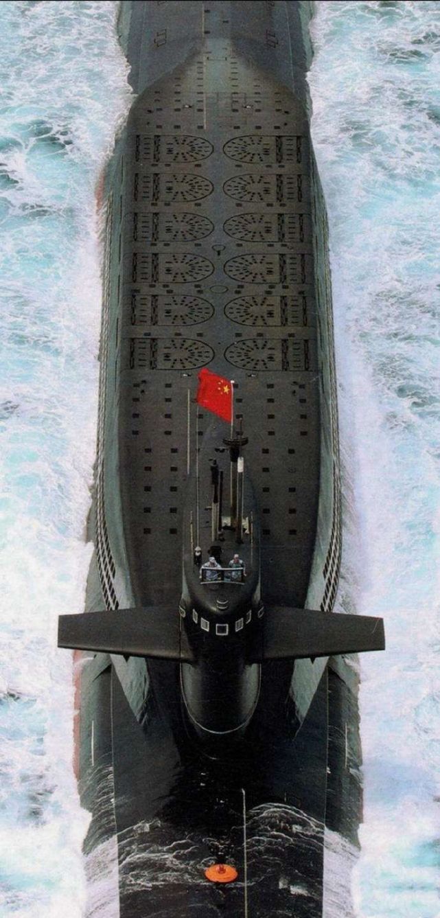 解放军动用两款战略杀器,核潜艇突然上浮航渡海峡,释放三大信号