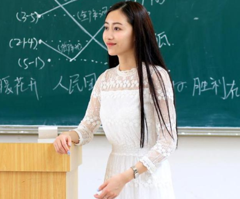 安徽一女教师酷似“司藤”，颜值不输明星，被质疑“另有目的”【图文】老师学生