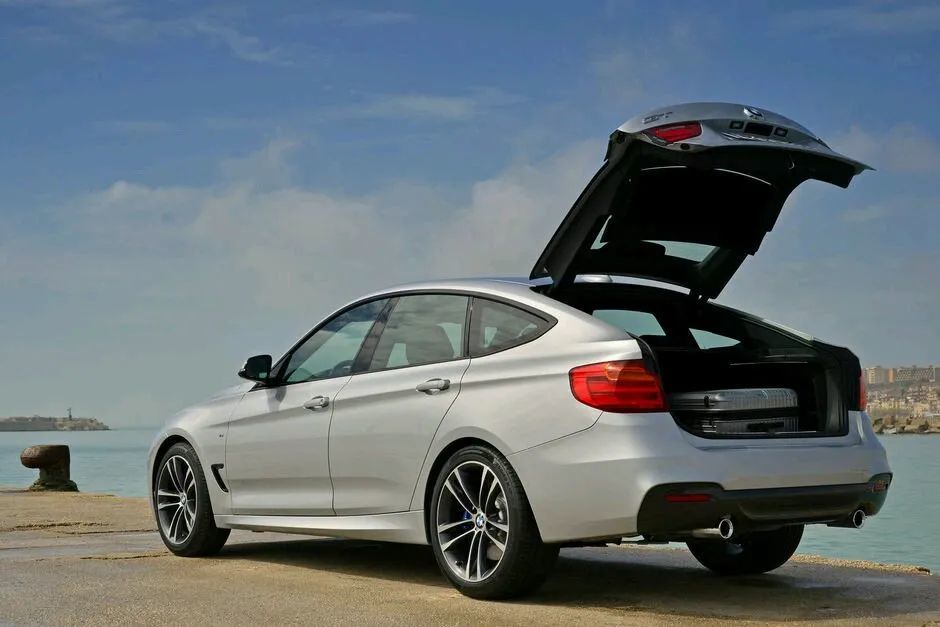 gt的掀背宝马sac(sport activity coupe)的尾门开启方式很独特,x6和x4