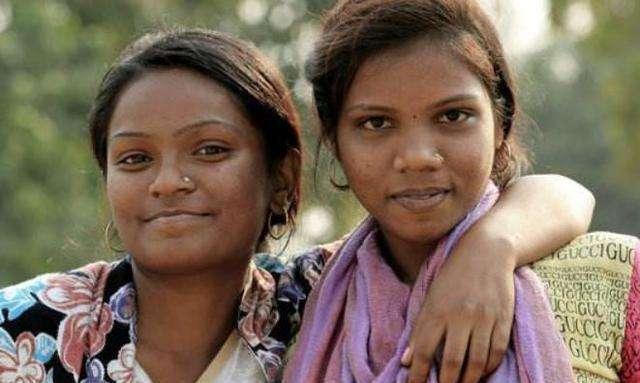 恒河沐浴树上隔离种姓制度造就了防疫措施可笑的印度人