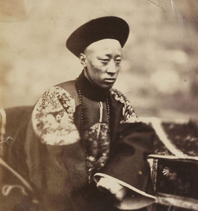 照片1894年,中日甲午战争惨败后,被慈禧安排在家"养病"10年的恭亲王奕