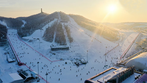 长春世茂莲花山滑雪场图片