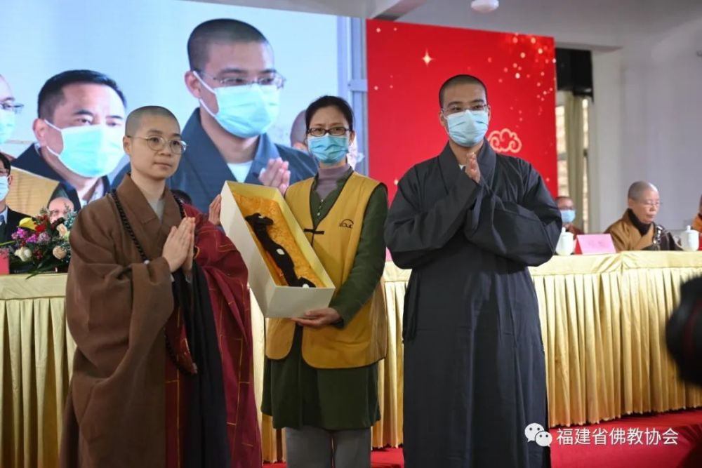 福建省佛教协会赠送墨宝谢婧局长希望福州象峰崇福寺以此次活动为契机