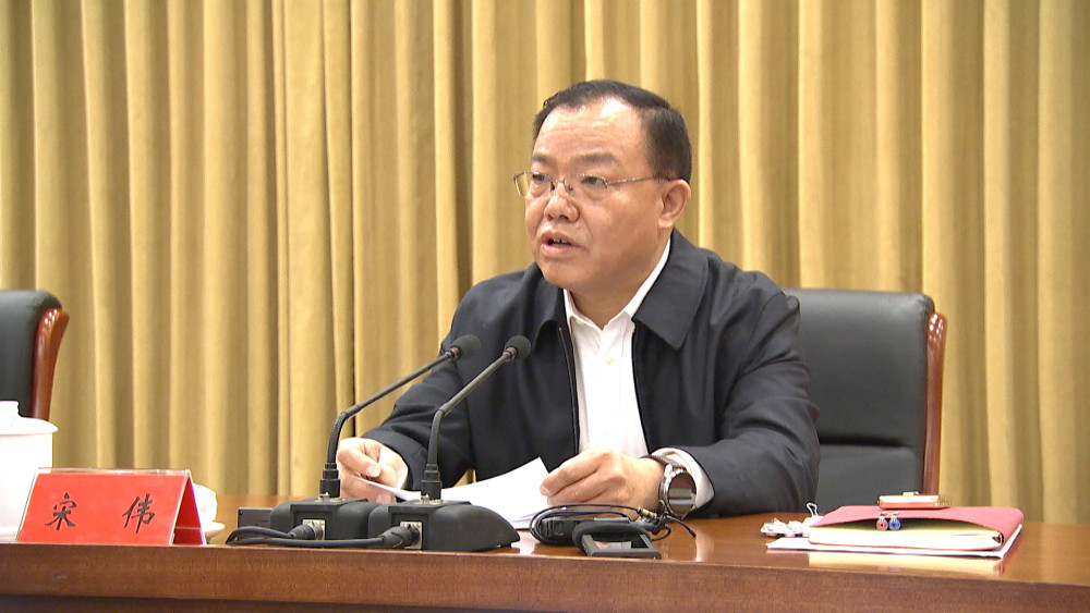 省委宣讲团成员,省委宣传部主持日常工作的副部长宋伟作宣讲报告.