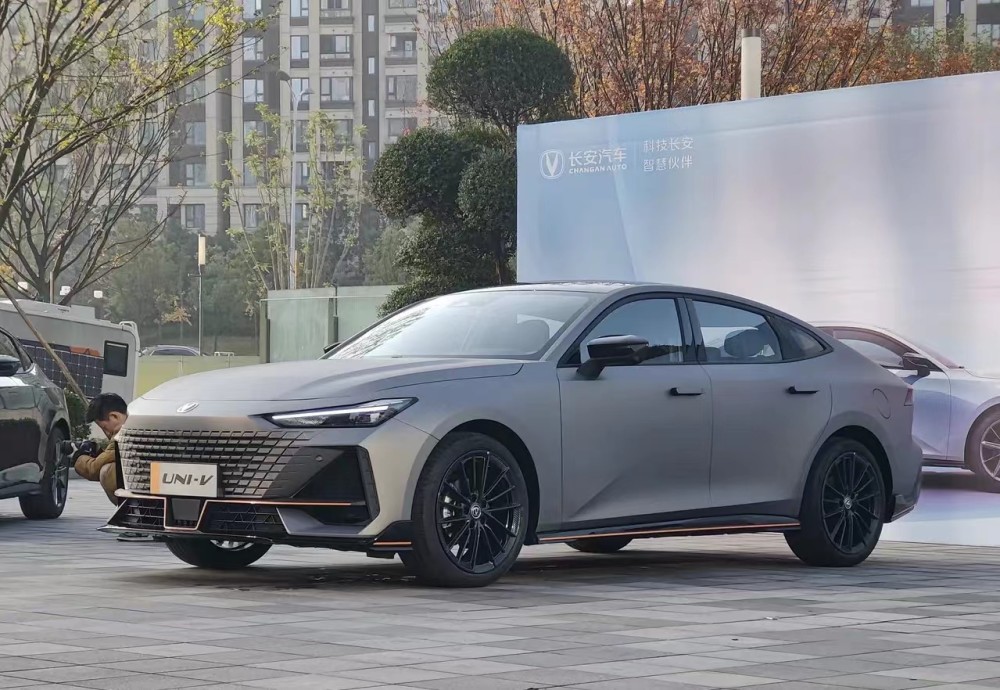 长安uni-v特别版实车现身,配升降尾翼 赛道模式,竞争本田新思域_腾讯