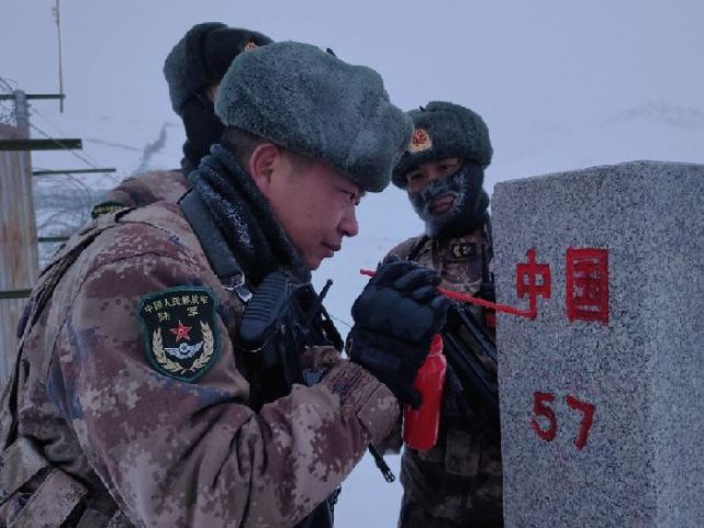 面朝北京敬個禮——蘇約克邊防連官兵在巡邏中體悟學習黨的十九屆六中