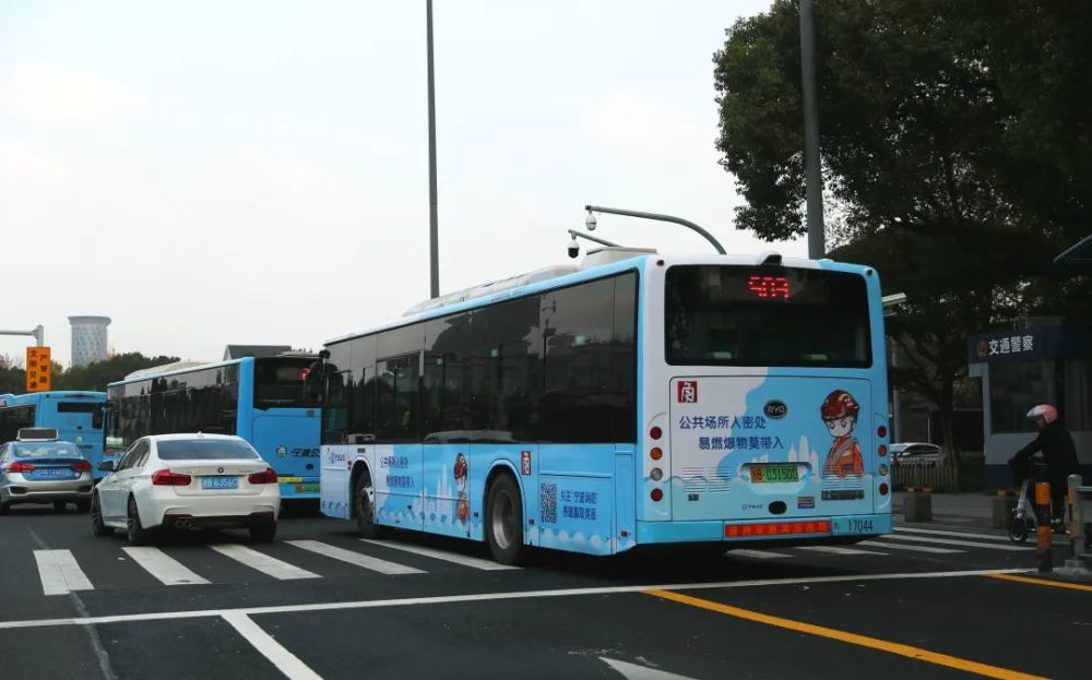 全城打卡阿消携钟南山石智勇闪现宁波公交