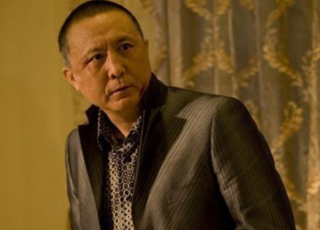 恶人专业户段宇华到医院治病近照曝光头发已花白衣服廉价显心酸