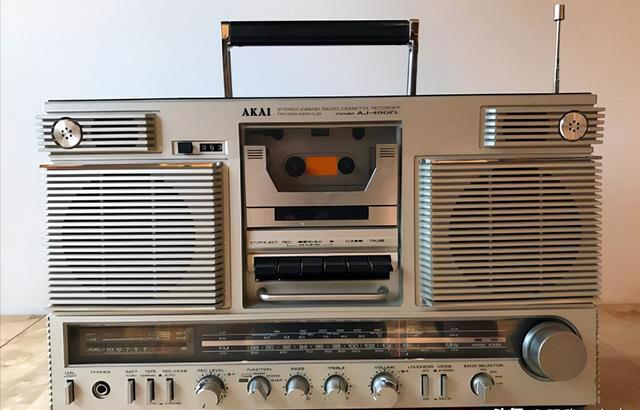 赤井akai aj-490fl 是一款80年代生产的老式收录机音响