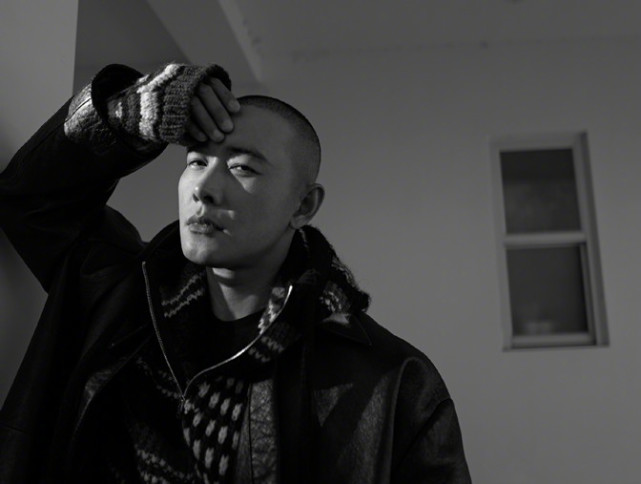 罗晋造型大突破!罕见大光头连换三套造型,换发型颜值回春认不出