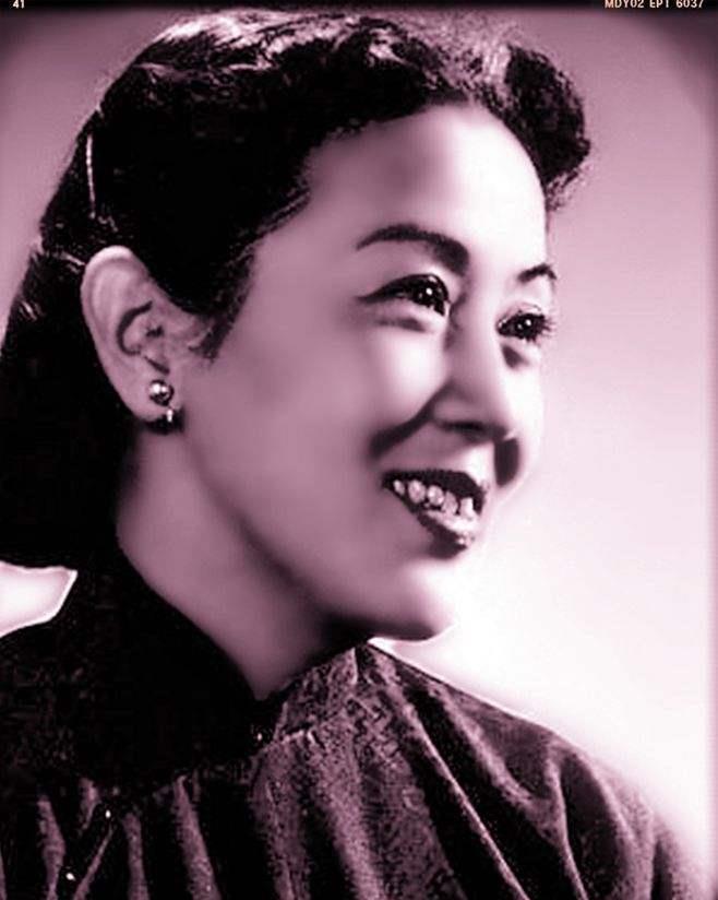 她是民国悲惨的星二代,母亲和男友相继自杀,31岁被卡车碾过身体