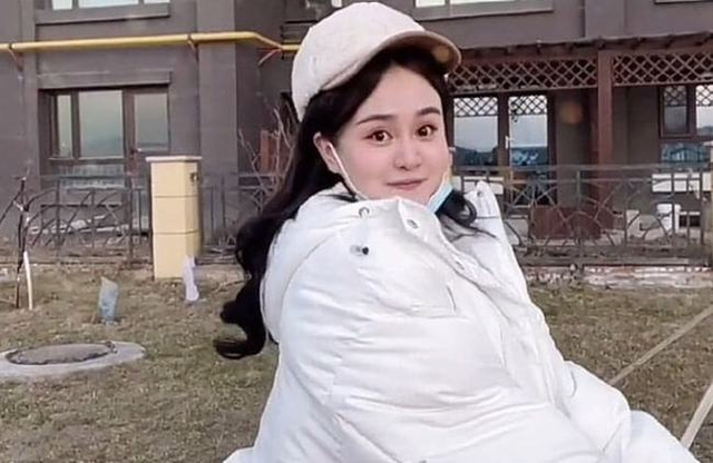 可爱屁露脸后转战直播即将开启虎牙首秀两位顶流主播前来接风