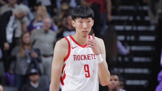 周琦 周琦世预赛表现好被NBV球探关注，有望重返NBA