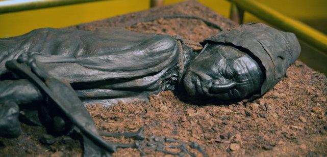 人死后遗体变成白骨需要多长时间