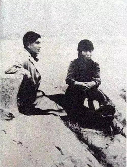 一生5段"滥情"的萧军:每一个女人都不是我想要的,她们都愚钝