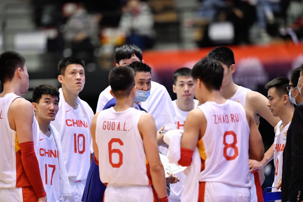 中国篮协官宣了一个决定，着眼于3年之后的巴黎奥运会。