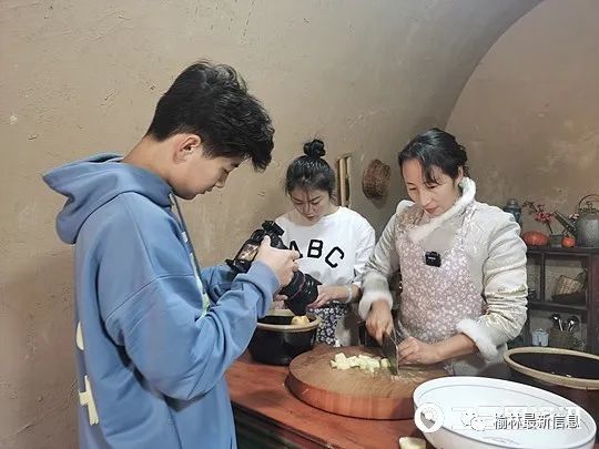 揭秘榆林网红丹霞春姐