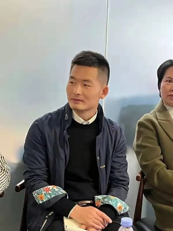 协会组织会员到深圳中部地产,成宏地产交流学习