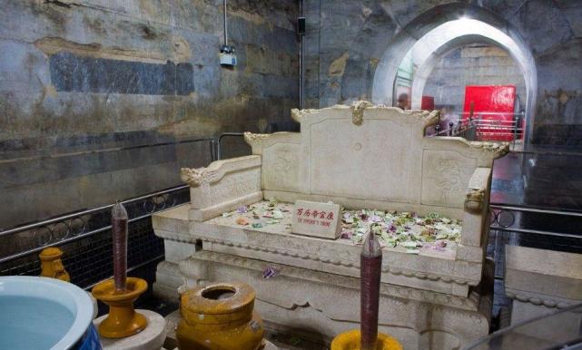 往墓里放了七天的公鸡|陵墓|定陵|孙宪宝|地宫|文物|万历皇帝