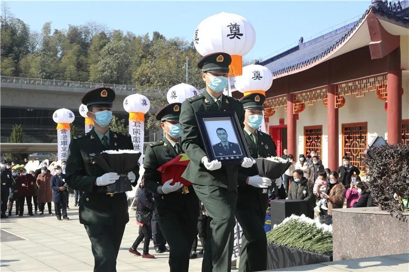 温涛烈士骨灰在家乡安葬