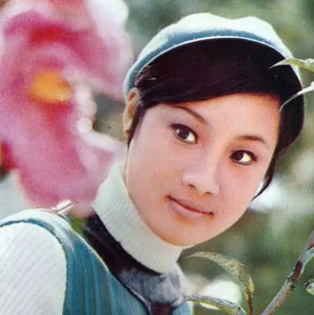 一代功夫女王茅瑛近况,移居国外开中餐厅,71岁轻松踢腿身手灵活