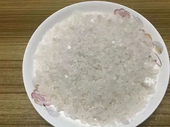 (晶体颗粒状食盐)食盐的来源有几种,分别是海盐,井盐,矿盐,湖盐和土盐