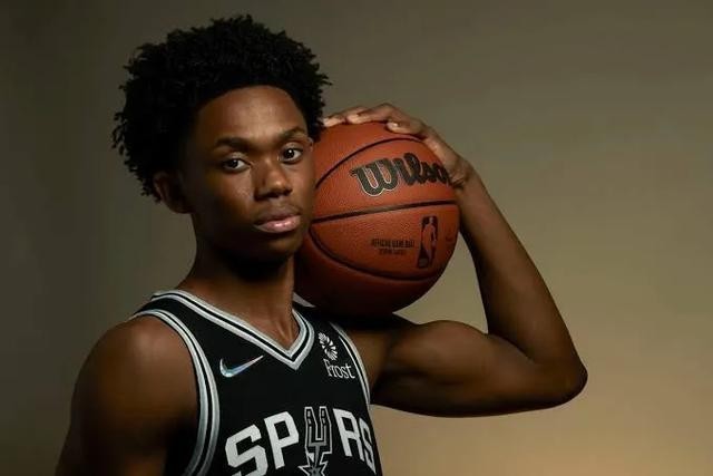 拉梅洛-鲍尔 NBA五大最强00后：20岁三球仅排第3，爱德华兹第2，那第1有多猛？