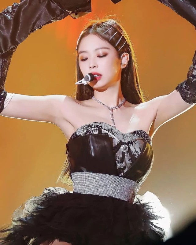 精选金智妮舞台照-黑天鹅妮妮前来报到!|金智妮|黑天鹅