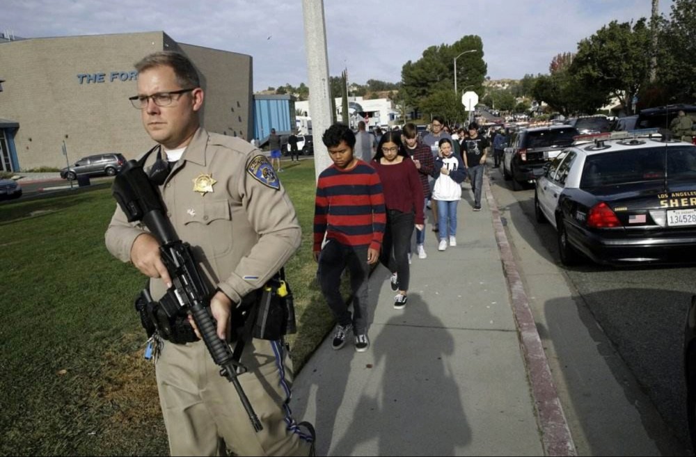 一年发生超过4万起枪击拥有全球50枪支的美国禁枪还有戏吗