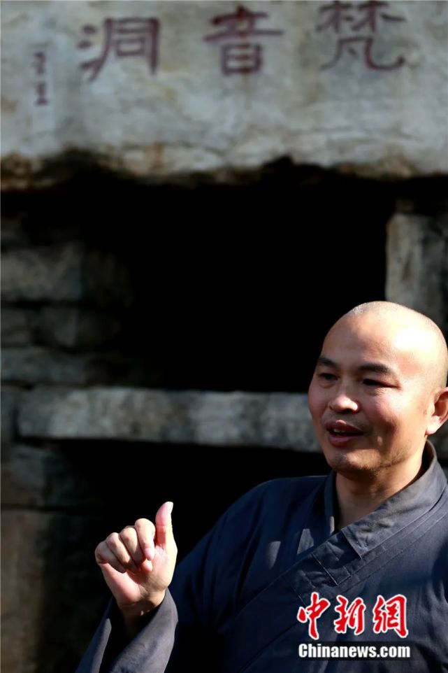 东西问|释永悟:为什么"阿(ā)弥陀佛"到中国就成了"(ē)弥陀佛"?