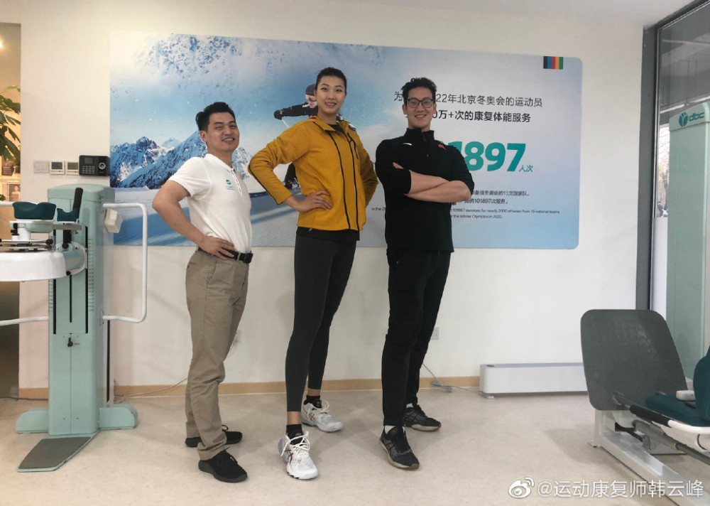 女排袁心玥最新近照曝光打扮休闲大长腿抢镜昂首挺胸英姿飒爽