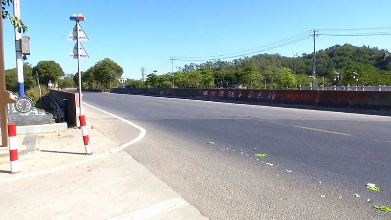 近年來,赤湖鎮鎮區交通擁擠,道路雜亂無序,交通事故時有發生,給當地