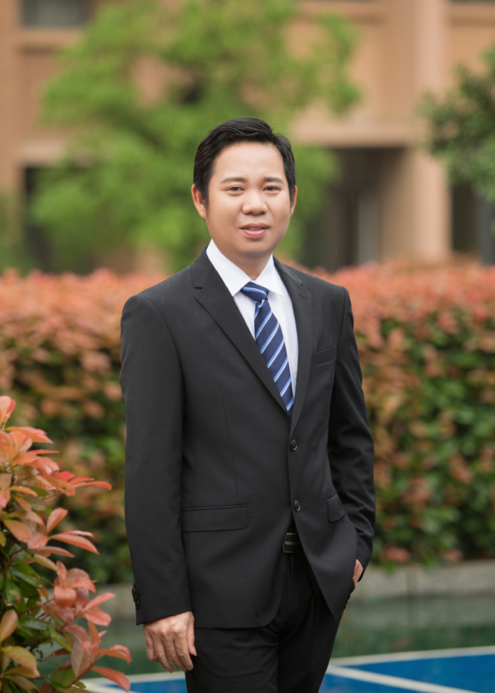 黄春华江苏省无锡市东林小学数学教师,无锡市教学能手.