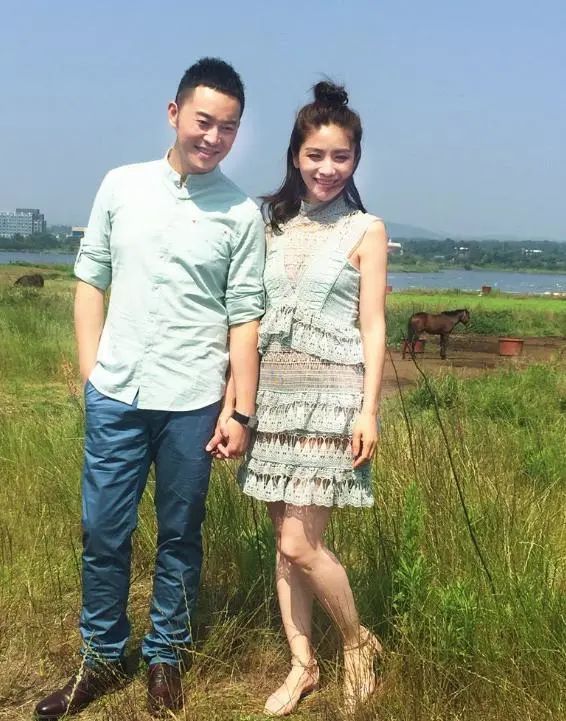 沙溢方深夜回应出轨,卡点为老婆庆生,胡可晒一家四口合照