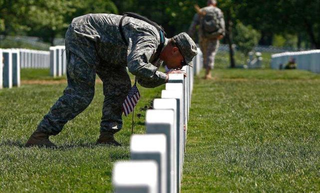 从纳粹党卫军上尉,到美国特种部队传奇人物,此人经历了什么?