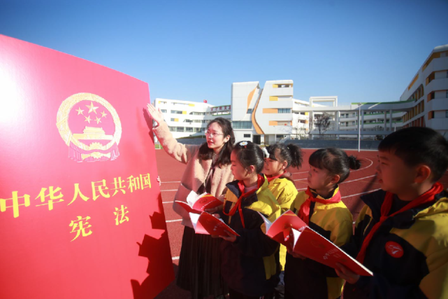 宪法宣传进校园啦!
